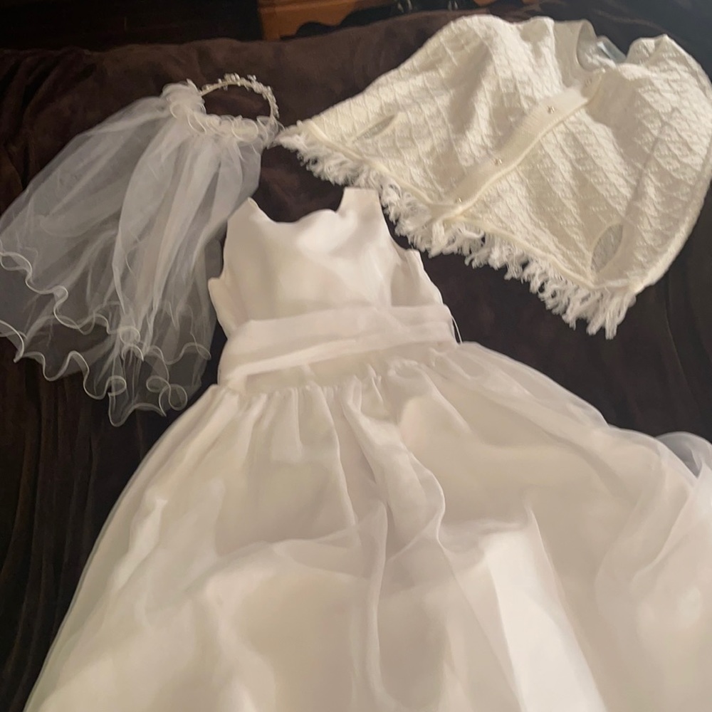 Us Angels Children’s Size 14 First Communion Outfit including Veiled Head Piece